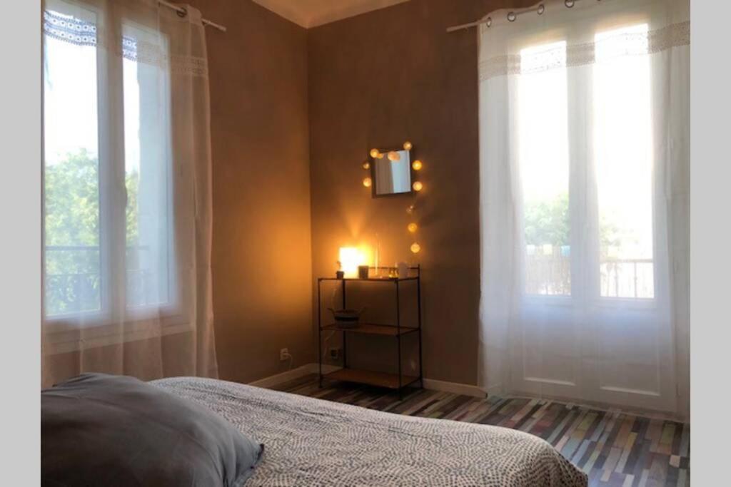 Appart rénové 2 chambres avec clim LʼIsle-sur-la-Sorgue Esterno foto