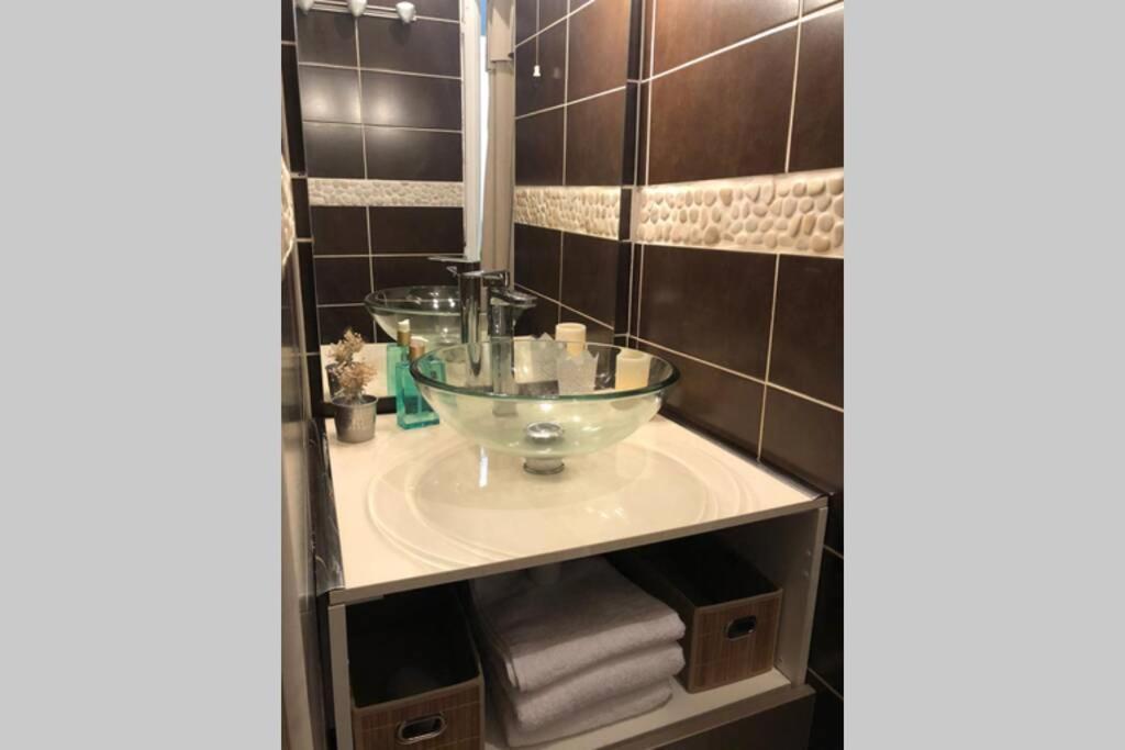 Appart rénové 2 chambres avec clim LʼIsle-sur-la-Sorgue Esterno foto