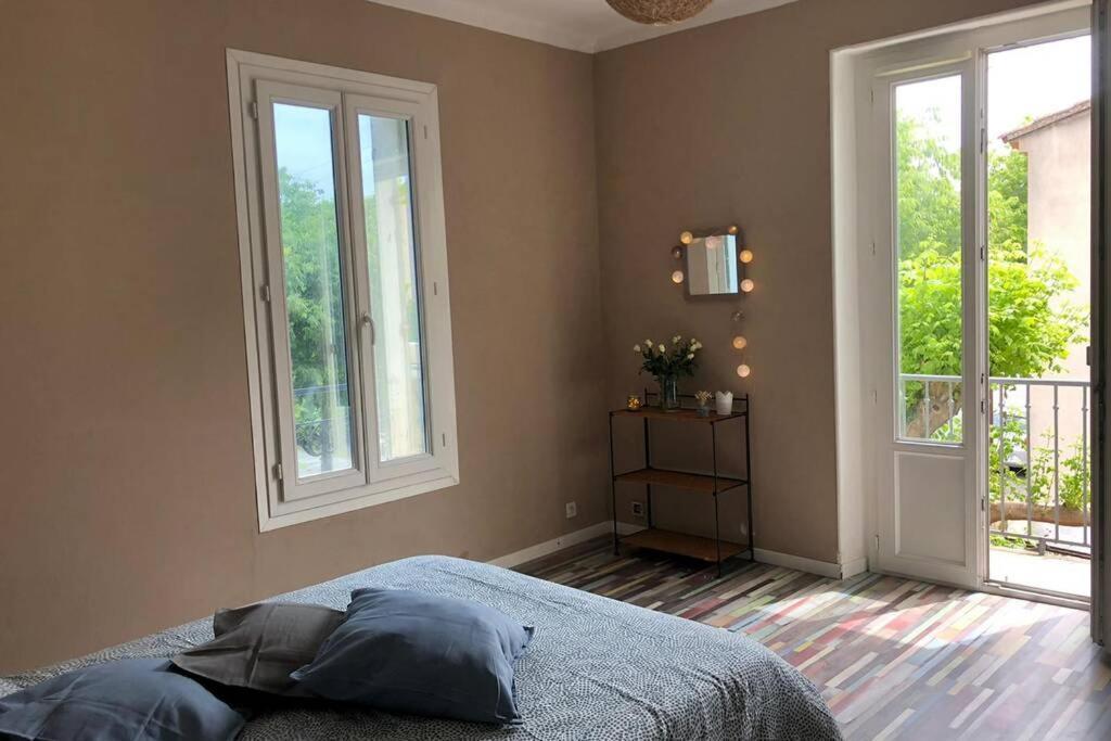Appart rénové 2 chambres avec clim LʼIsle-sur-la-Sorgue Esterno foto
